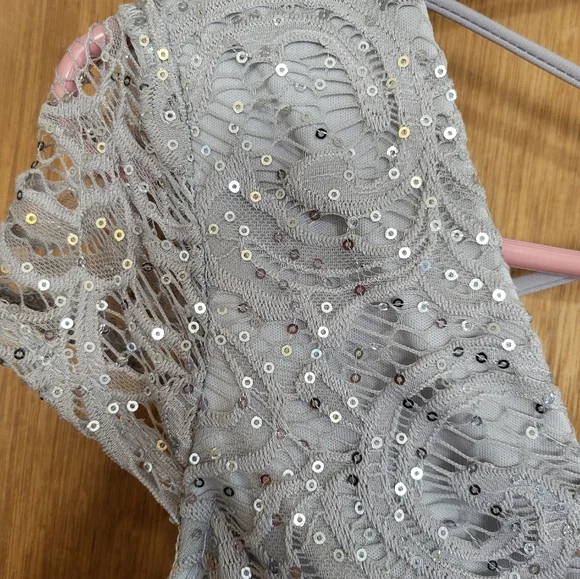 B. Darlin silver sequined v cut front, low cut back, prom/gown. Size 3/4 - Picture 14 of 16